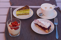 &copy; Red Rose Hotel. 