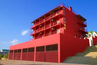 &copy; Red Rose Hotel. 